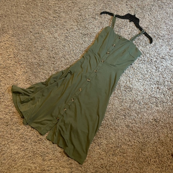 The cutest little sun dress ☀️ - Picture 4 of 9